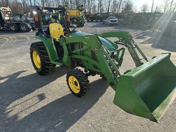 2019 John Deere 3032E Tractor Compact