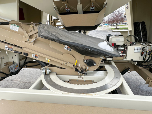 2023 Unverferth 3955XL Tender