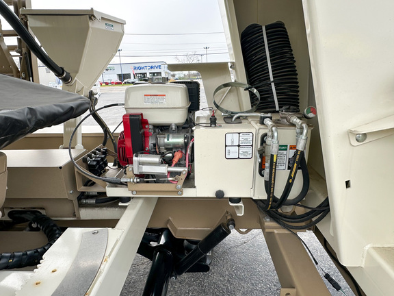 2023 Unverferth 3955XL Tender