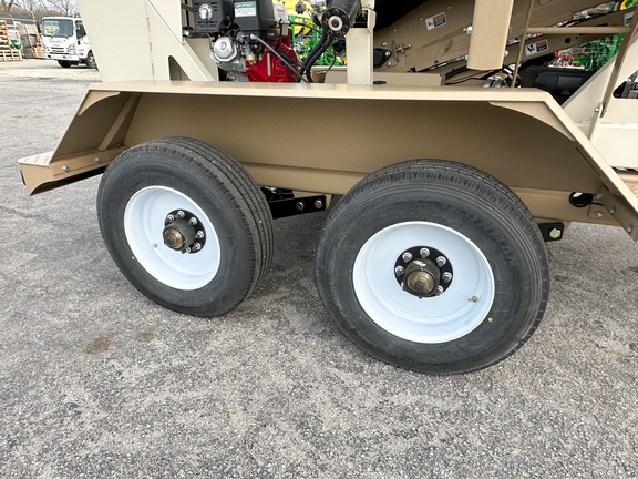 2023 Unverferth 3955XL Tender