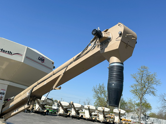 2012 Unverferth 3750 Tender