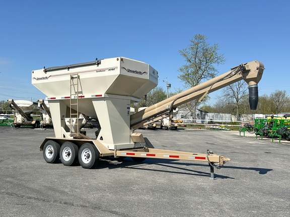 2012 Unverferth 3750 Tender