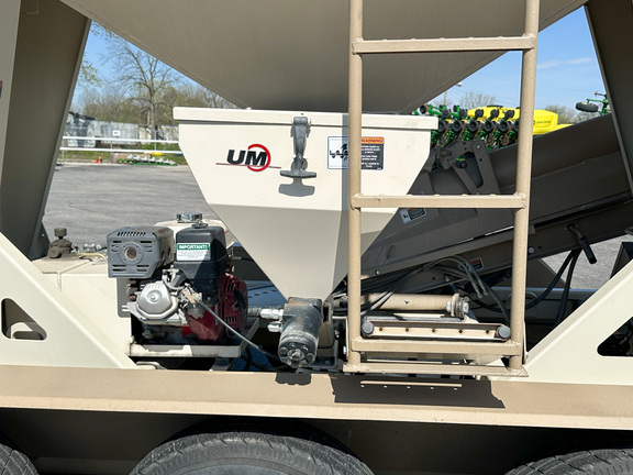 2012 Unverferth 3750 Tender