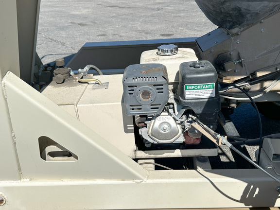 2012 Unverferth 3750 Tender