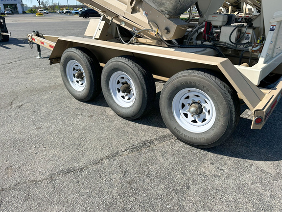 2012 Unverferth 3750 Tender