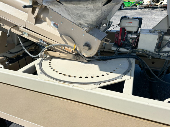 2012 Unverferth 3750 Tender