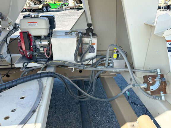 2012 Unverferth 3750 Tender