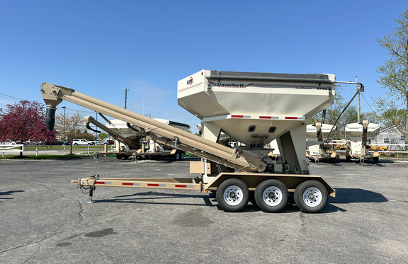 2012 Unverferth 3750 Tender
