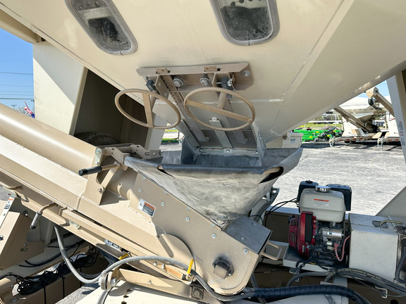 2012 Unverferth 3750 Tender