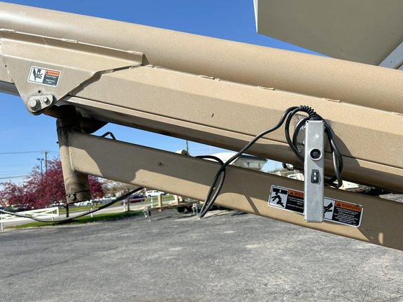 2012 Unverferth 3750 Tender