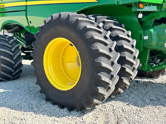 2023 John Deere S780 Combine