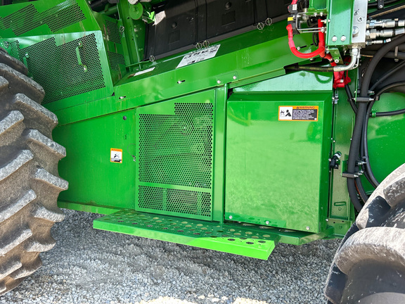 2023 John Deere S780 Combine