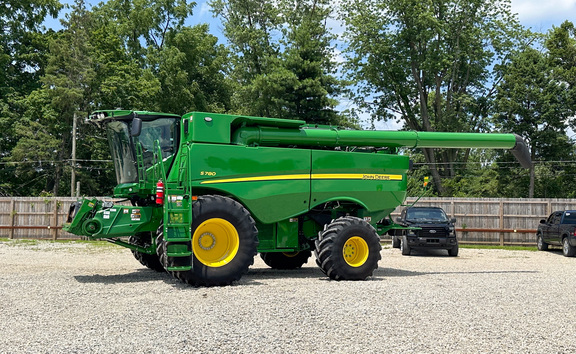 2023 John Deere S780 Combine