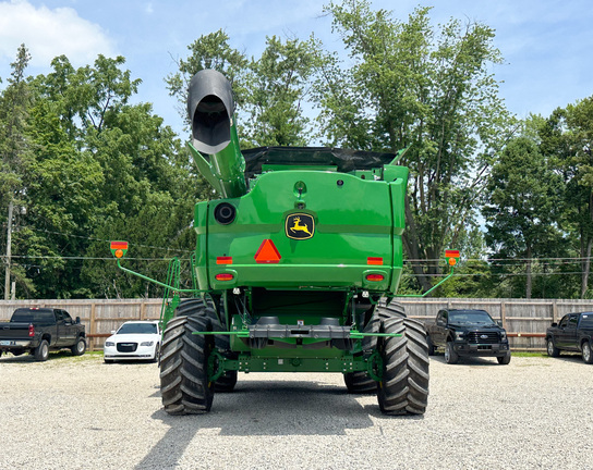2023 John Deere S760 Combine