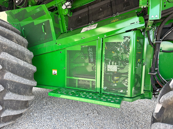 2023 John Deere S760 Combine