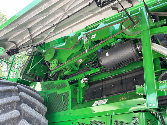 2023 John Deere S760 Combine