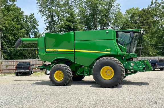 2023 John Deere S760 Combine