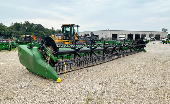 2018 John Deere 645FD Header Combine