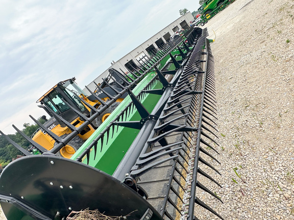 2018 John Deere 645FD Header Combine