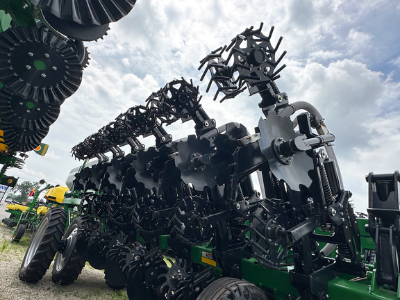 2024 Unverferth 2030-DT Strip Till