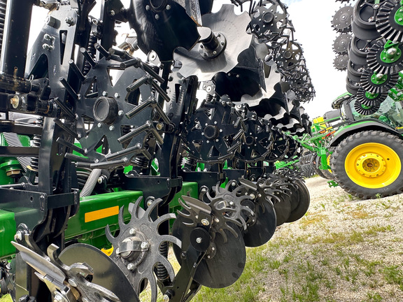 2024 Unverferth 2030-DT Strip Till