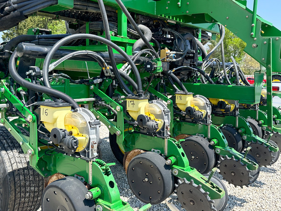 2011 John Deere DB90 Planter