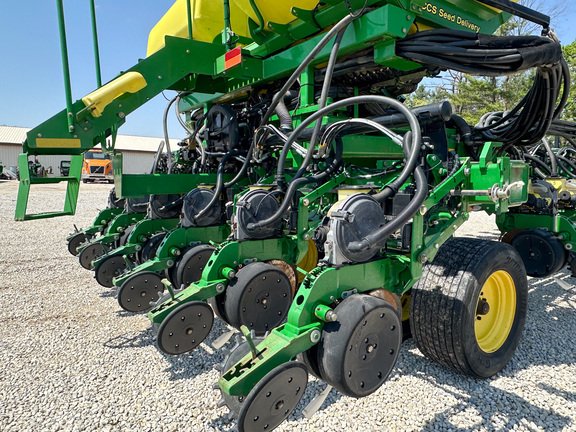 2011 John Deere DB90 Planter