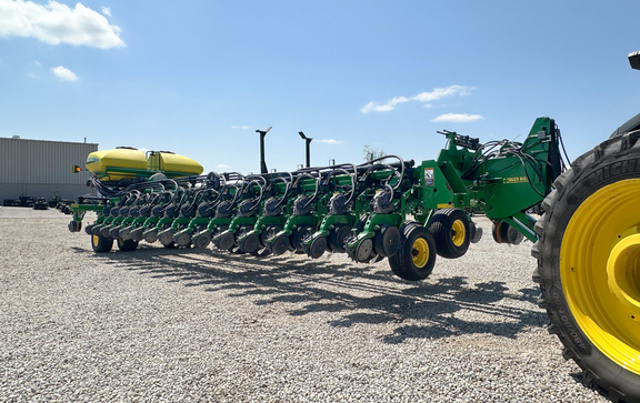 2011 John Deere DB90 Planter