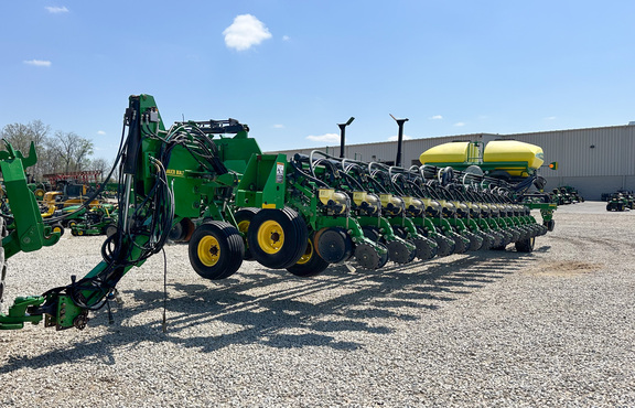 2011 John Deere DB90 Planter