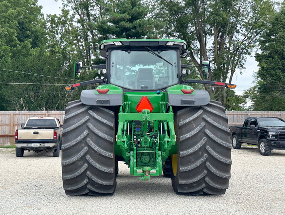 2022 John Deere 8R 250 Tractor