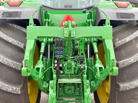 2022 John Deere 8R 250 Tractor