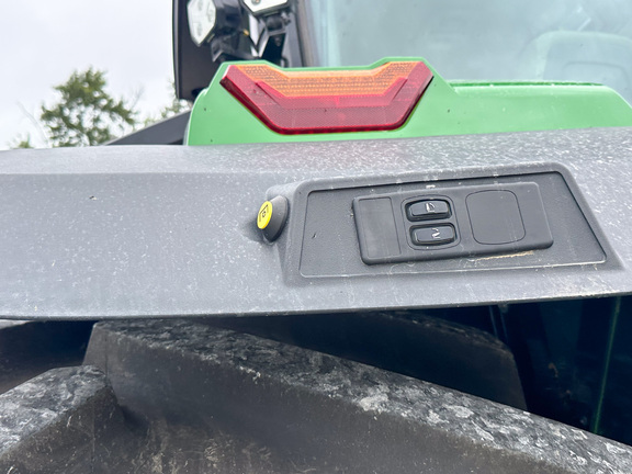 2022 John Deere 8R 250 Tractor