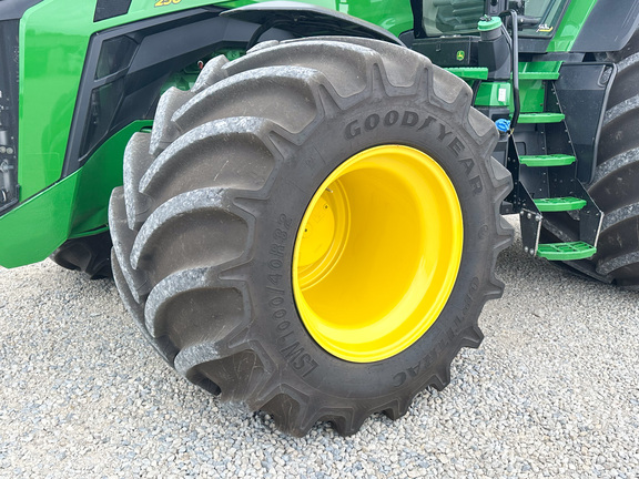 2022 John Deere 8R 250 Tractor