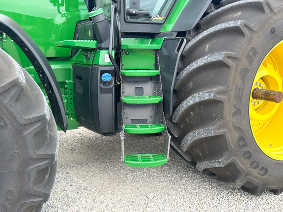 2022 John Deere 8R 250 Tractor