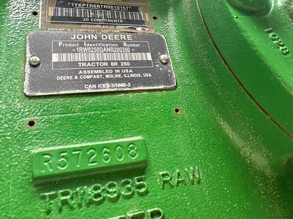 2022 John Deere 8R 250 Tractor