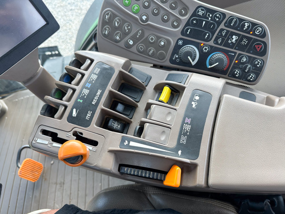 2013 John Deere 8335R Tractor