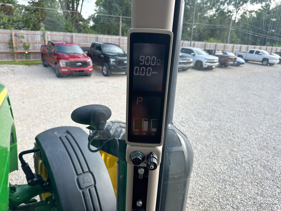 2013 John Deere 8335R Tractor