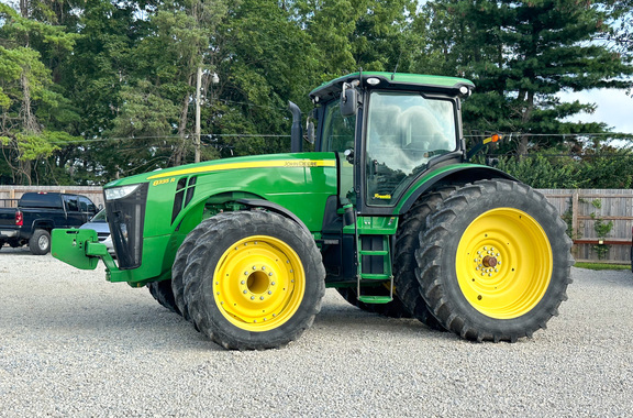 2013 John Deere 8335R Tractor