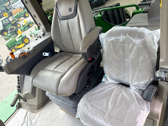 2025 John Deere 9R 440 Tractor 4WD