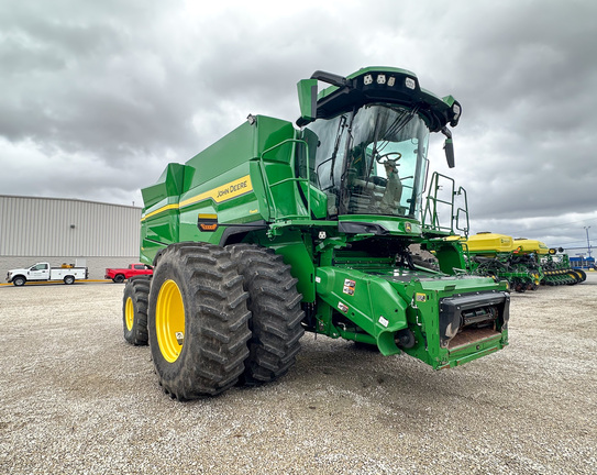 2025 John Deere S7 800 Combine