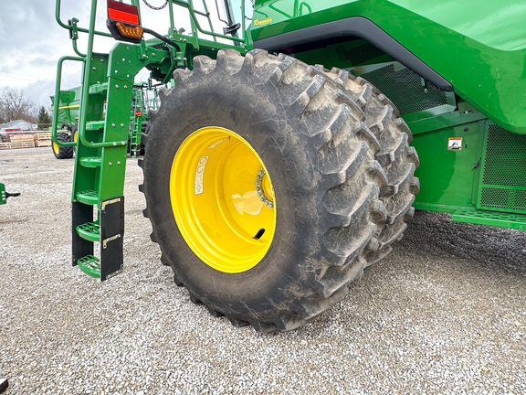 2025 John Deere S7 800 Combine