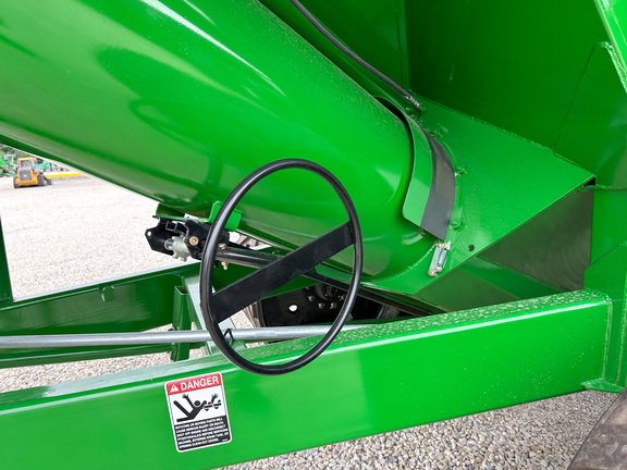 2025 Brent V1500 Grain Cart