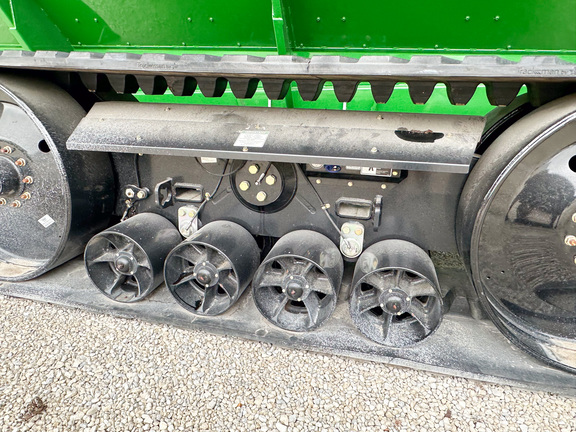 2024 Brent 1398 Grain Cart