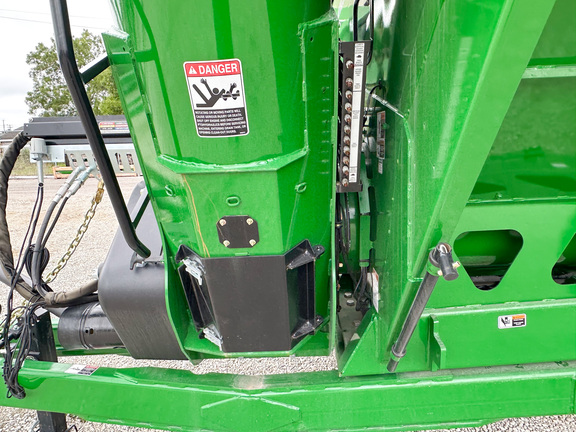 2024 Brent 1398 Grain Cart