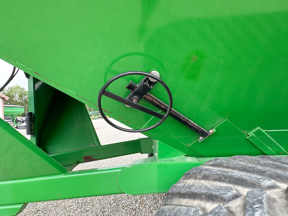 2011 J&M 1326-22T Grain Cart