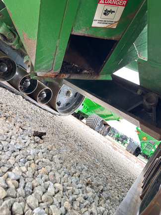 2011 J&M 1326-22T Grain Cart