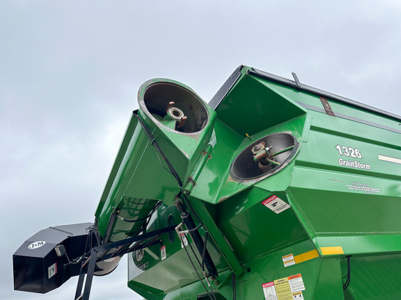 2011 J&M 1326-22T Grain Cart