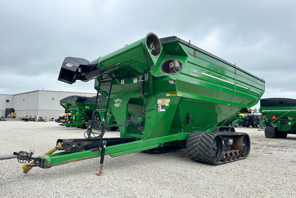 2011 J&M 1326-22T Grain Cart