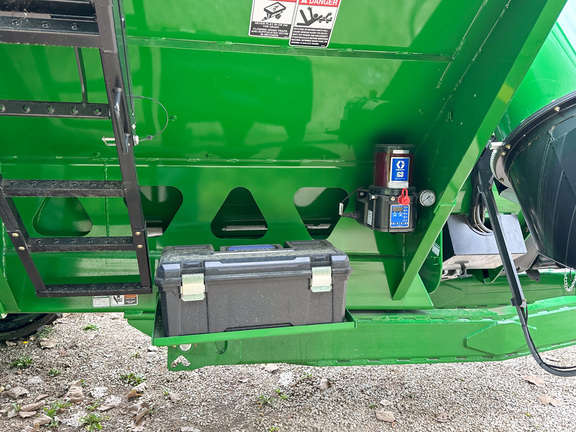 2024 Brent 1398 Grain Cart