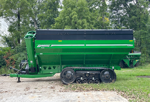 2024 Brent 1398 Grain Cart